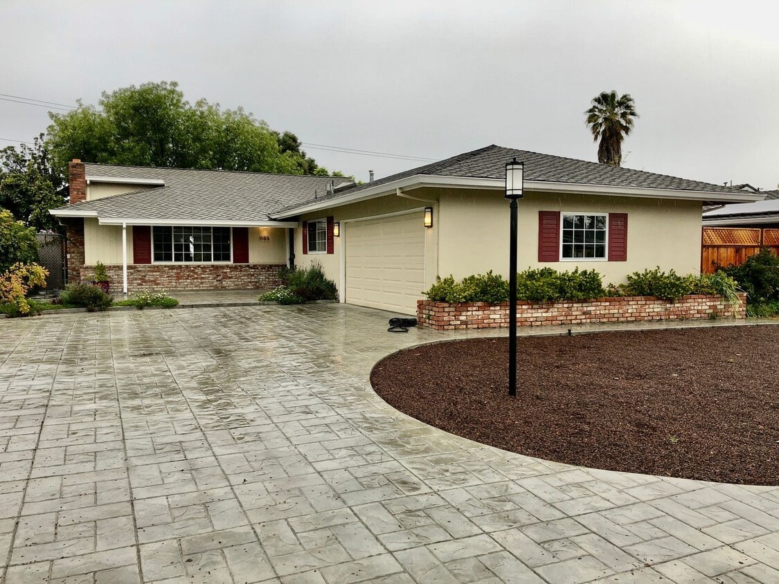 Primary Photo - Beautifully Updated 3 Bed 2 Bath Campbell ...