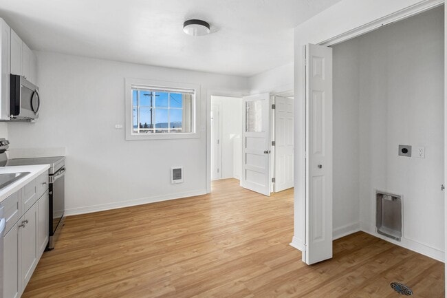 Building Photo - Updated 3bed/1bath Single Family Home