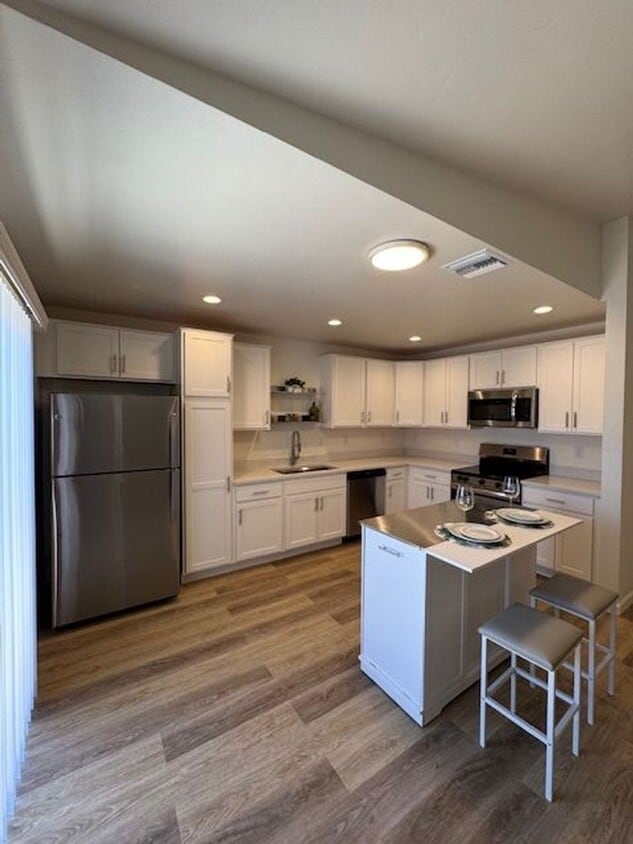 Foto principal - 2429 S Clovis Place-