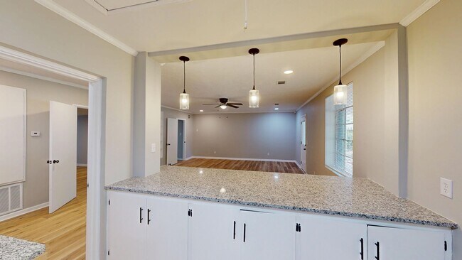 Foto del edificio - Walk to Downtown Prattville!!! 4/2 Completely Updated!