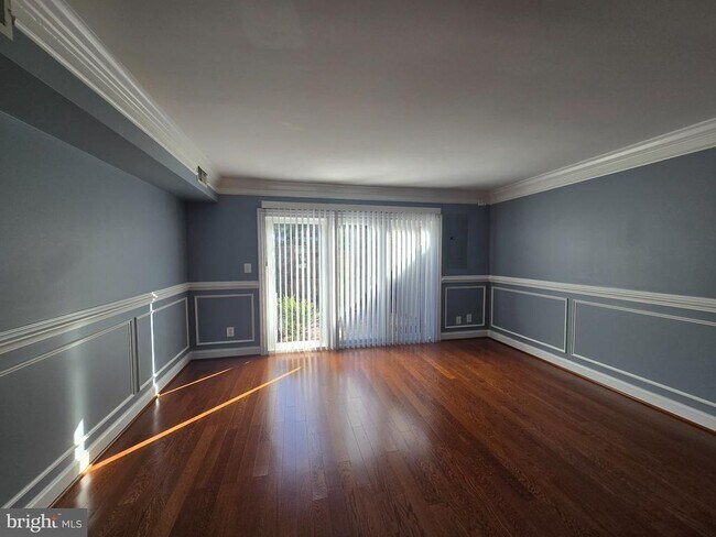 Building Photo - 8363 Dunham Ct