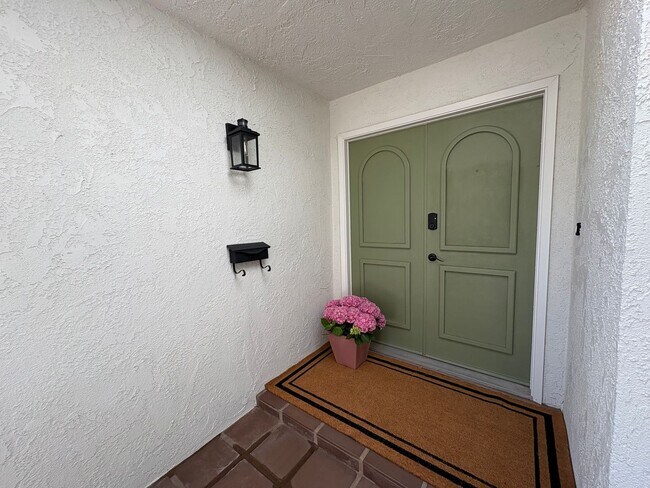 Foto del edificio - East End Ventura Gem - Spacious, Sunny & Immaculate