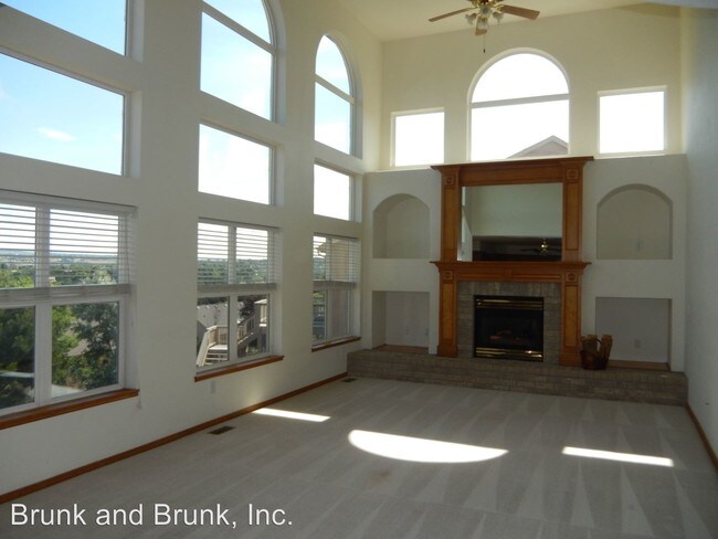Building Photo - 4 br, 3.5 bath House - 5514 Saxon Lane