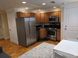 Building Photo - 703 6th St NW