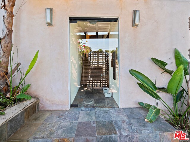 Building Photo - 2420 Sunset Blvd