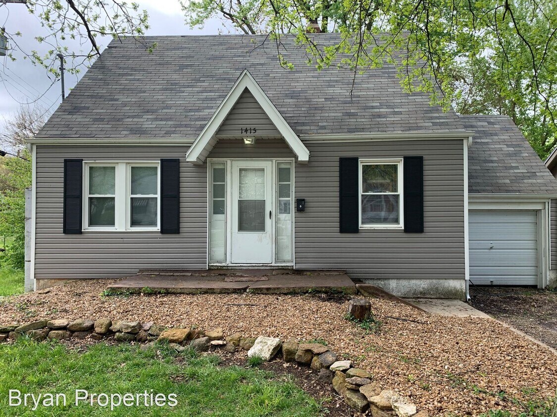 2 br, 1 bath House 1415 S Kickapoo House Rental in Springfield, MO