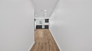 Building Photo - 9750 Deer Trail Dr