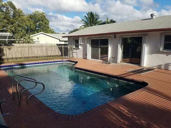 Foto del edificio - 10133 Windtree Ln