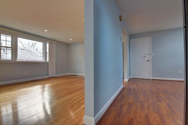 Building Photo - 30 Trull St