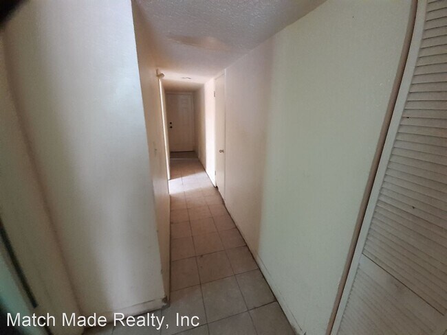 Building Photo - 1584 W 31st St