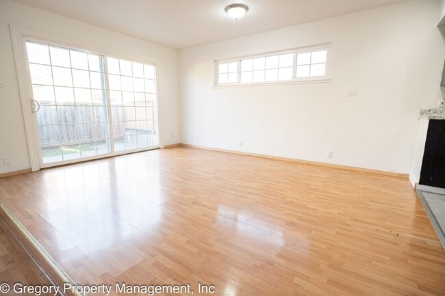 Foto del edificio - 2211 Pacific Ave