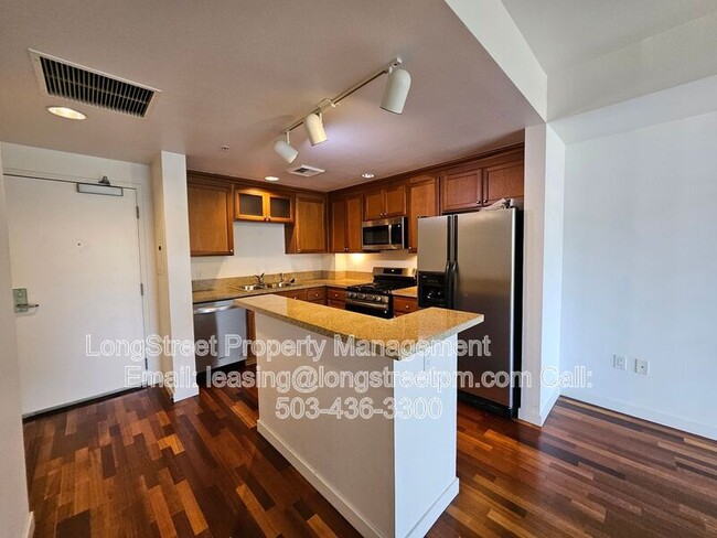 Building Photo - 910 SE 42nd Ave