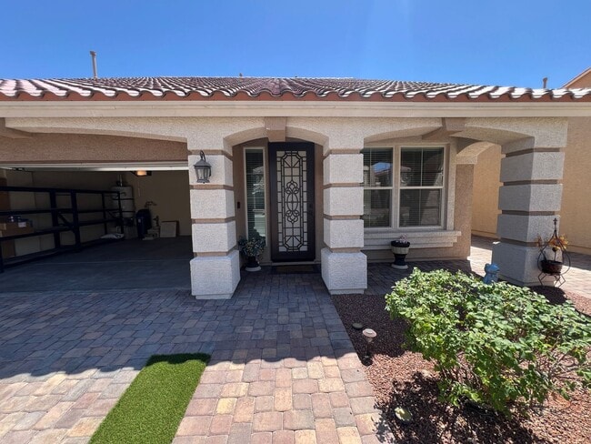 Building Photo - A Fantastic 4 Bedroom Home with the primary Downstairs, in Silverado Ranch