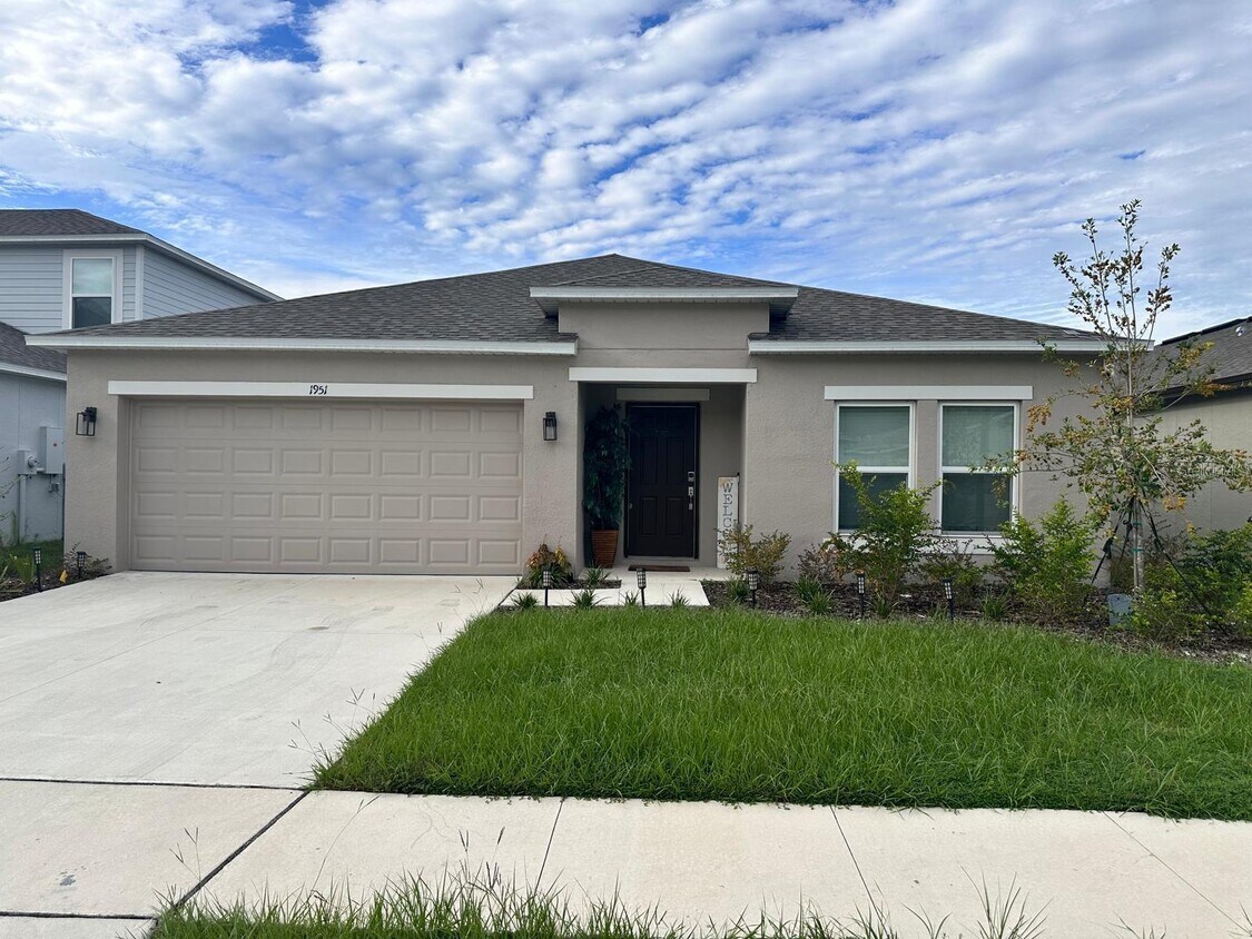 Foto principal - 1951 Rosewood Cir