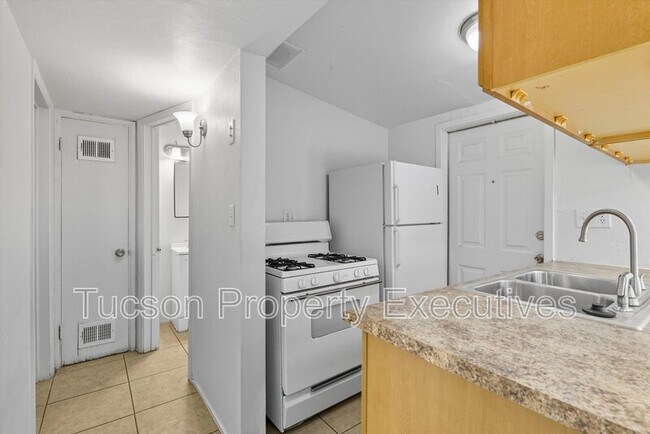 Foto del edificio - 1638 N Beverly Ave