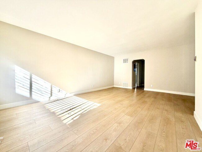 Foto del edificio - 925 S Holt Ave