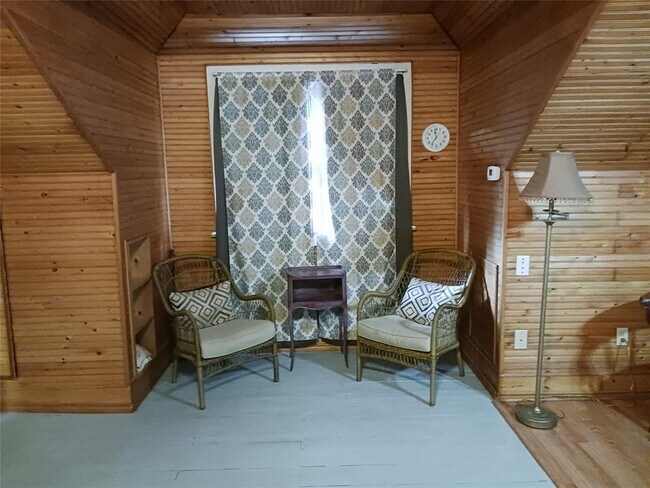 Foto del edificio - 104 S Johnson St