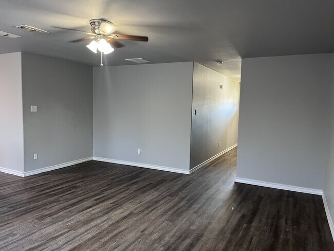 Building Photo - 3436 Itasca St