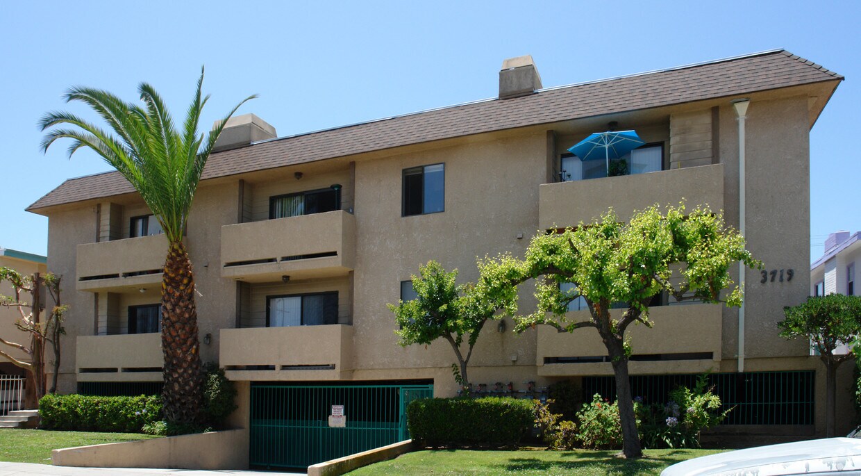 Building Photo - 3719 Kelton Ave