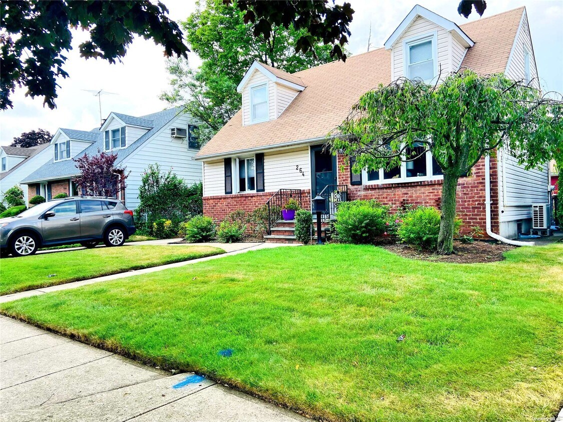 264 Arlington St, Mineola, NY 11501 House Rental in Mineola, NY