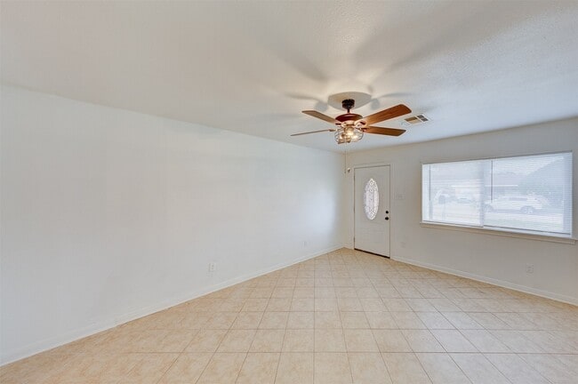 Building Photo - 309 Robbie St