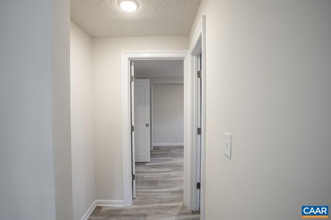 Foto del edificio - 616 Rockcreek Rd