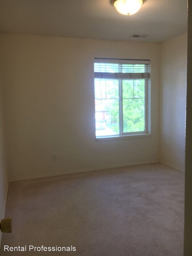 Foto del edificio - 2 br, 2 bath House - 825 Forest Glen Unit E