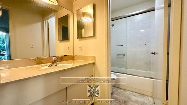 Building Photo - Sweet 1Bedroom at resort-like Watergate wi...
