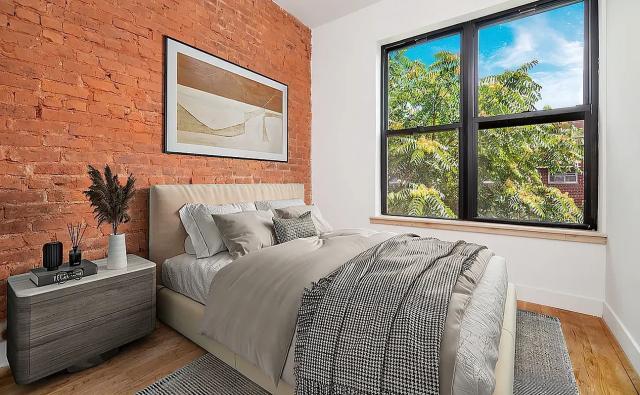 Foto del edificio - 3 bedroom in ASTORIA NY 11103