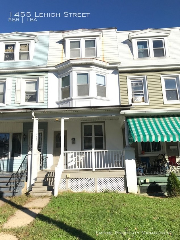 Primary Photo - 5 Bedroom House in Easton