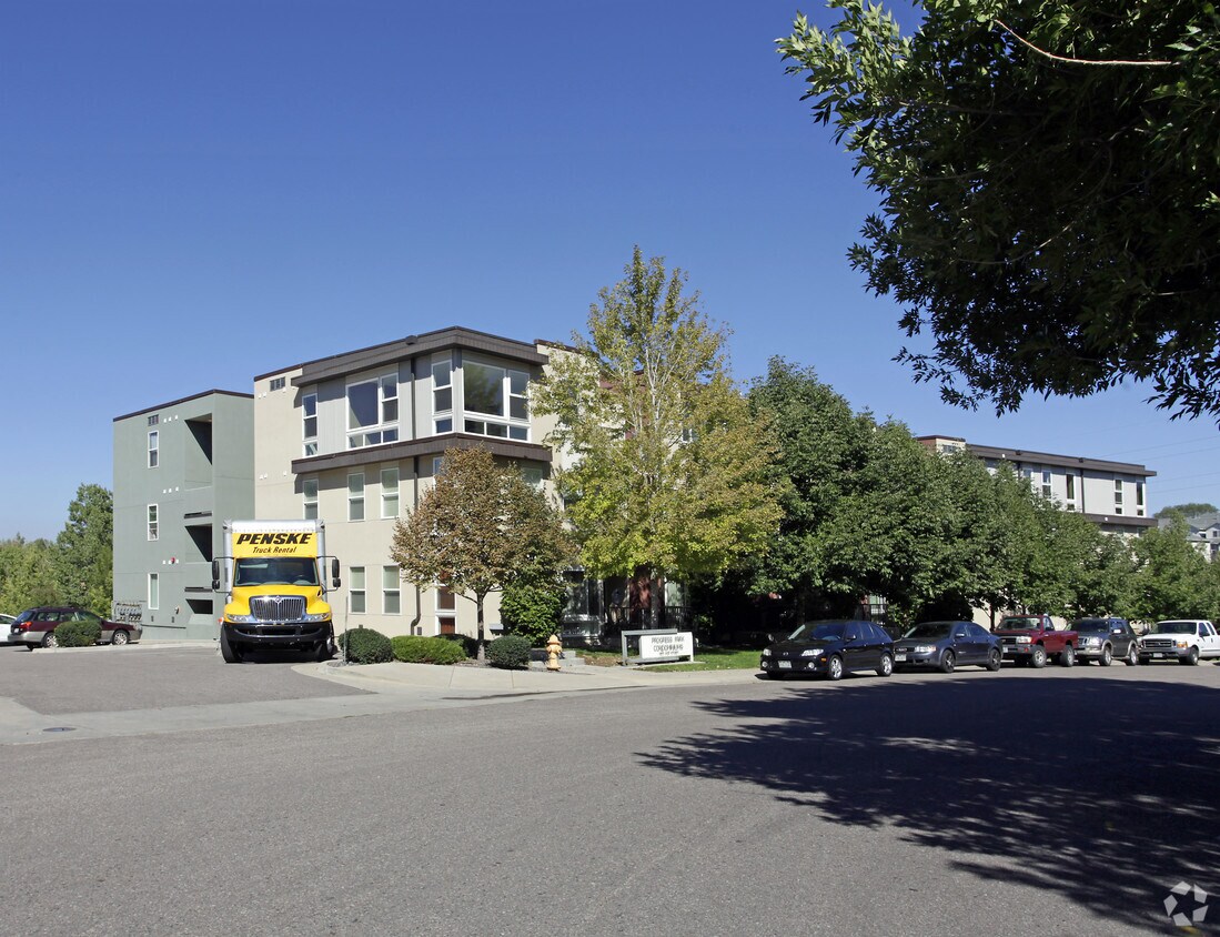 Primary Photo - 5201 S Fox St