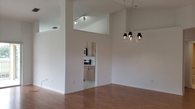 Building Photo - 17061 Emile St