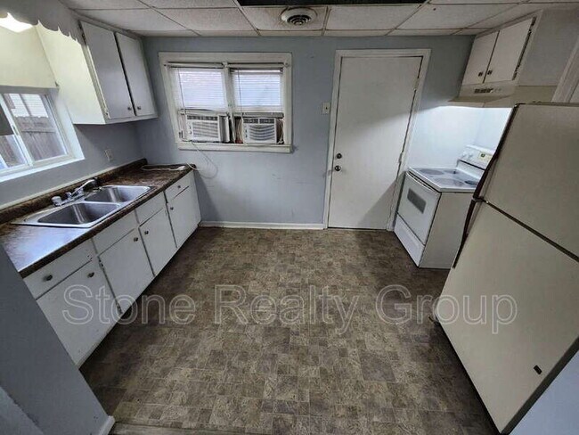 Building Photo - 1845 N 24th St