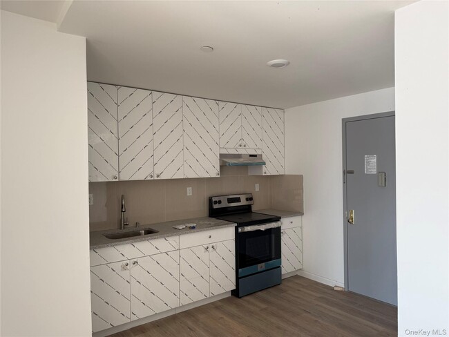 Building Photo - 70-33 Queens Blvd