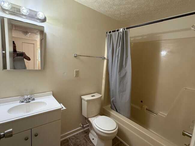 Foto del edificio - 2 Bedroom, 1 Bath Duplex