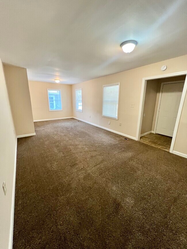 Foto del edificio - 1528 Pineview Terrace SW