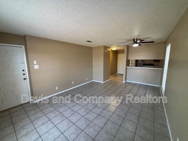 Building Photo - 4805 Country Club Dr