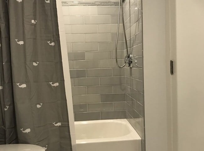 Building Photo - River Pied a Terre
