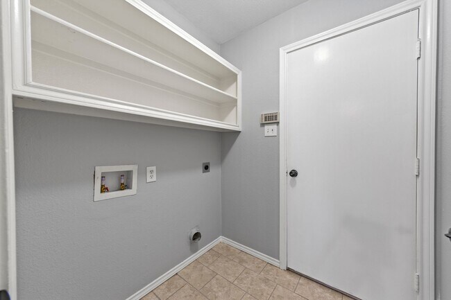 Foto del edificio - 128 Overbrook Dr