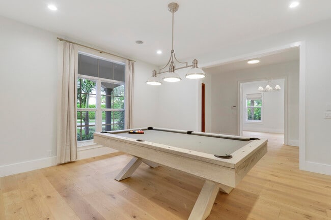 Foto del edificio - 142 Segovia Way