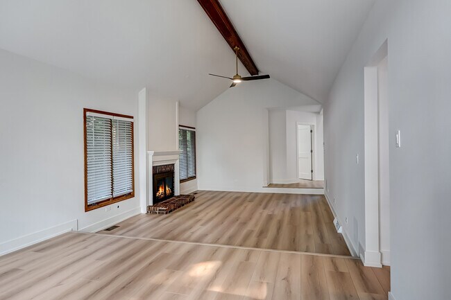 Foto del edificio - 5615 S Elm St