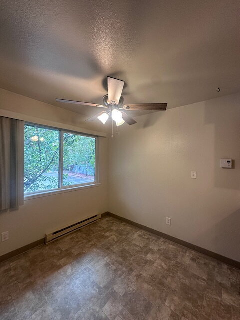 Foto del edificio - Charming 2-Bedroom Apartment with Modern Comforts on SE Division St.