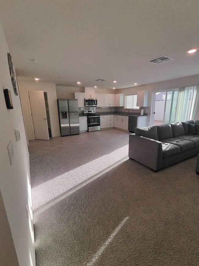 Building Photo - Beautiful 2024 Built 4/2.5 - New Subdivision!