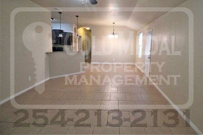 Foto del edificio - Conveniently Located 3-bed, 2-bath duplex now available for rent!