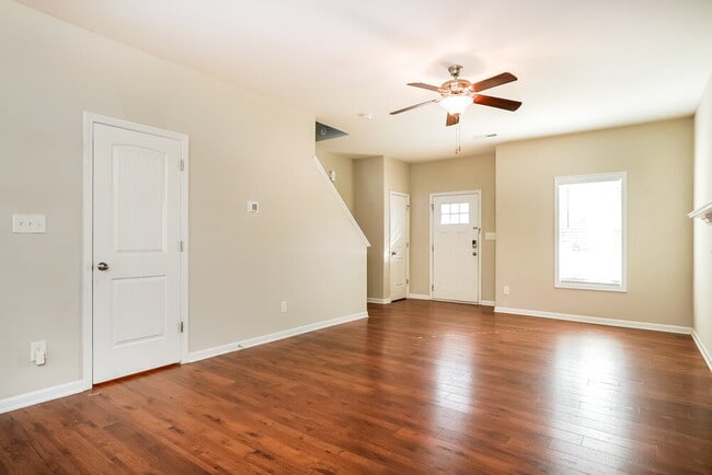 Foto del edificio - 229 Darecrest Ln