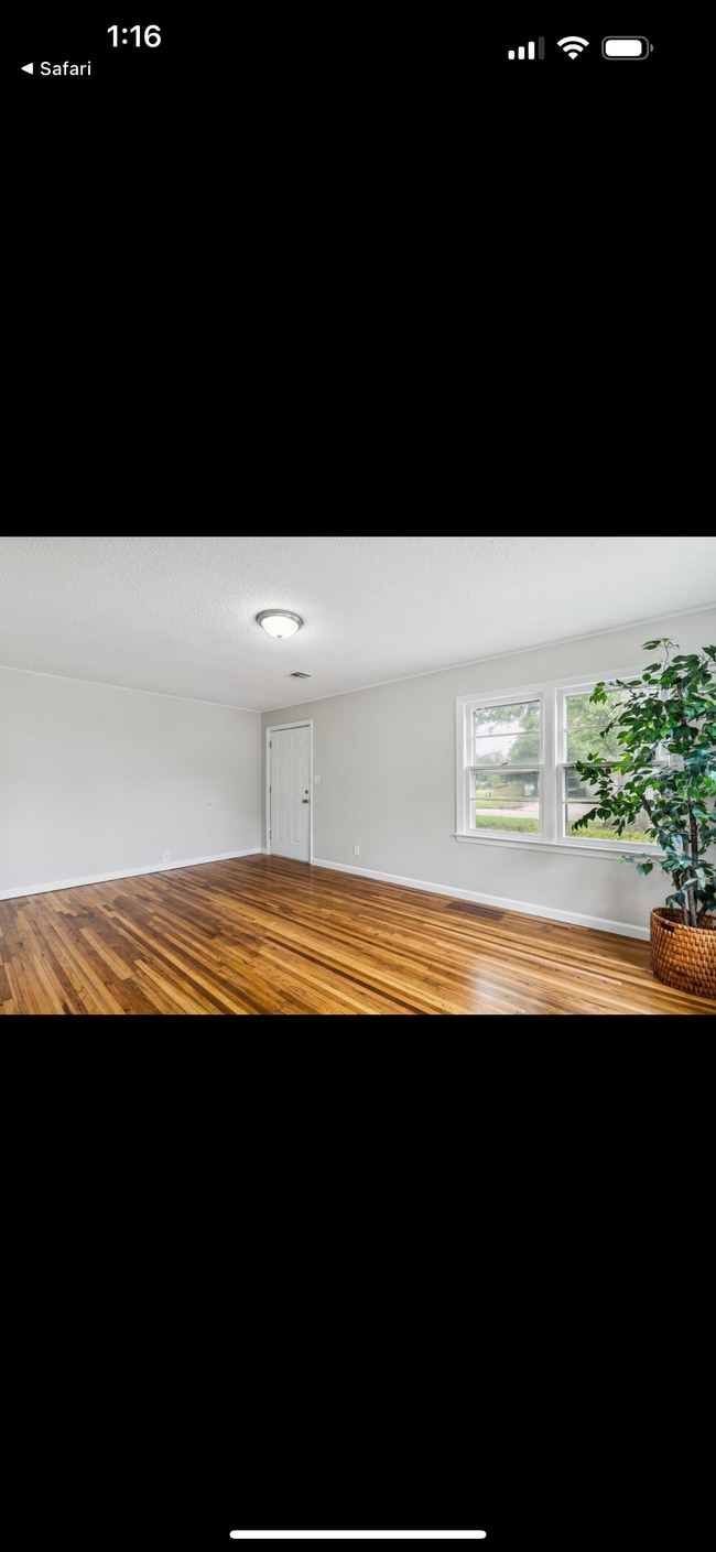 Building Photo - 918 S Bonn Ave