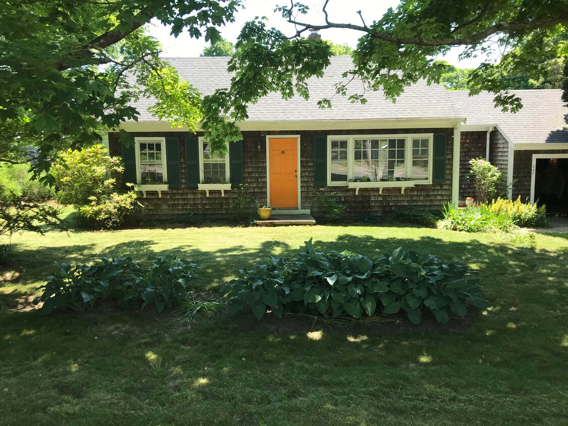Primary Photo - 243 Gifford St