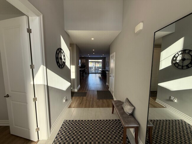 Building Photo - 117-9861 Glendon Dr