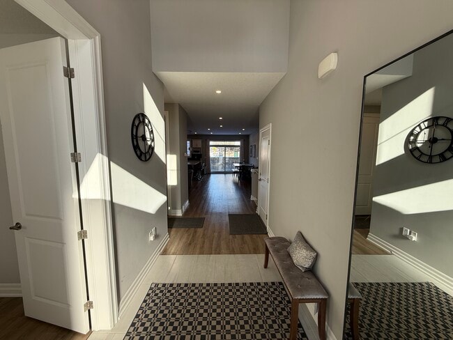 Building Photo - 9861 Glendon Dr