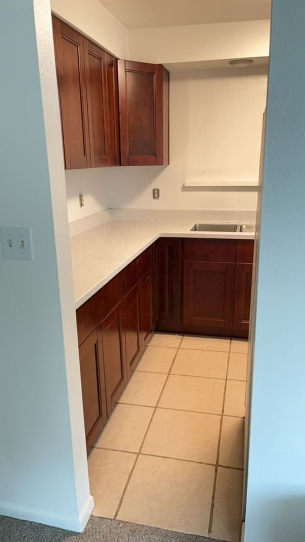 Foto del edificio - 2052 Meadow Dr